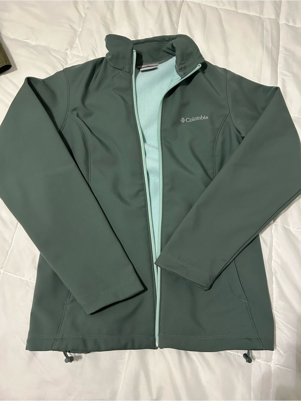 Columbia Women's Utility Jacket in Sage Green with Mint fleece lining inside